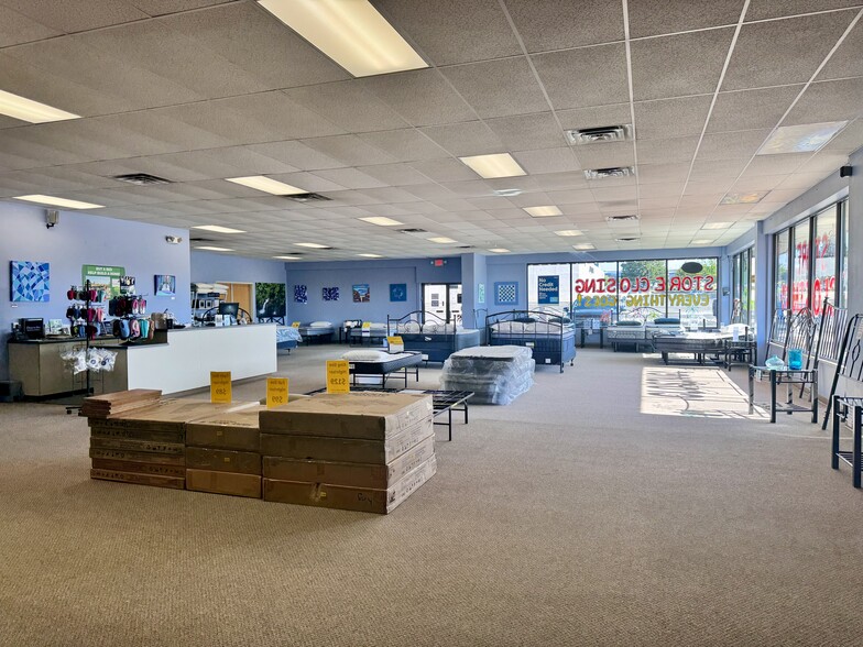 Primary Photo Of 3650 Iles Ave, Farmington General Retail For Lease