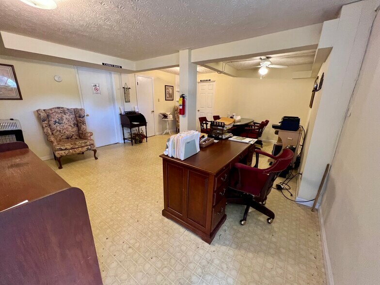 More Photos Of 100 N Fifth St, Manchester Funeral Home For Sale
