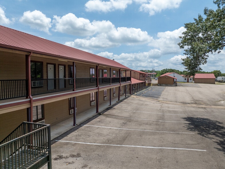 More Photos Of 3035 W Highway 154, Quitman Hotel For Sale