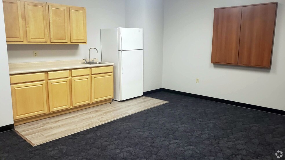 More Photos Of 1000 W Saint Joseph St, Lansing Medical For Lease