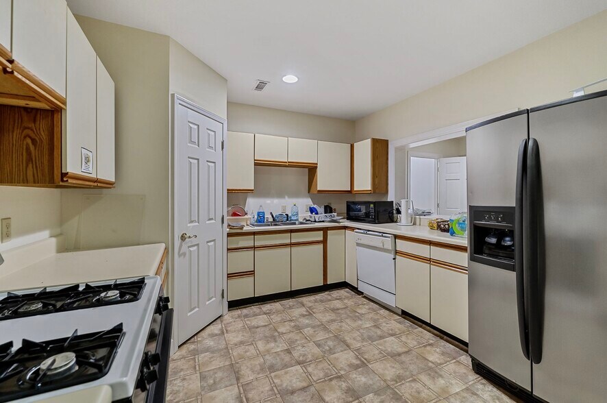 More Photos Of 236 Miller Ave, Crossville Medical For Sale