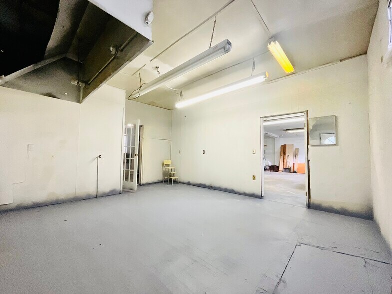 More Photos Of 334 Columbus Ave, Pittsfield Warehouse For Sale