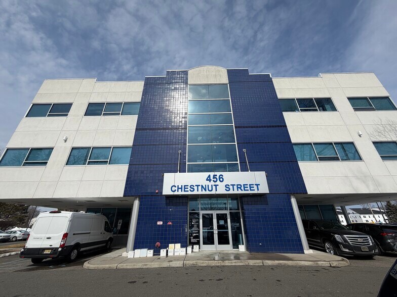 More Photos Of 456 Chestnut St, Lakewood Office For Lease