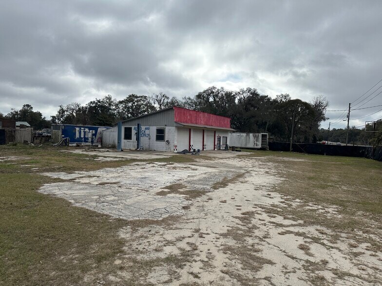 More Photos Of 18475 N US Highway 441, Reddick Auto Repair For Sale