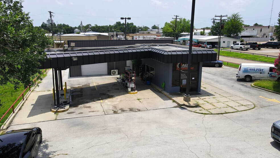 More Photos Of 207 Cottonwood st, Madisonville Warehouse For Sale