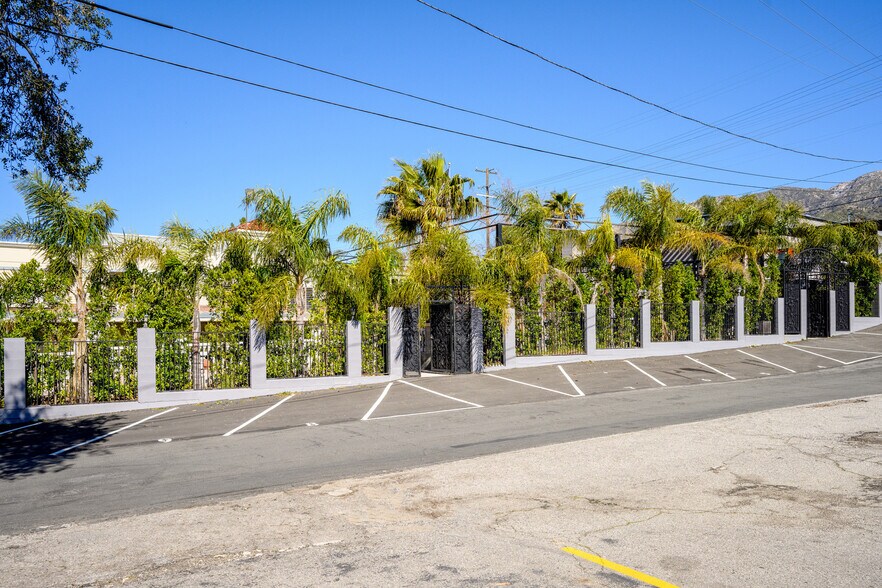 More Photos Of 6500 Foothill Blvd, Tujunga Restaurant For Sale