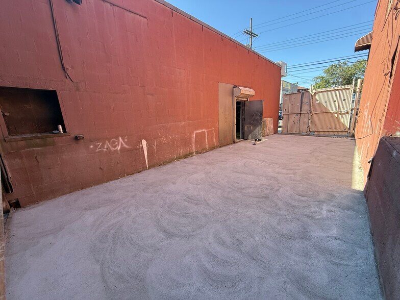 More Photos Of 9602 Ditmas Ave, Brooklyn Warehouse For Lease