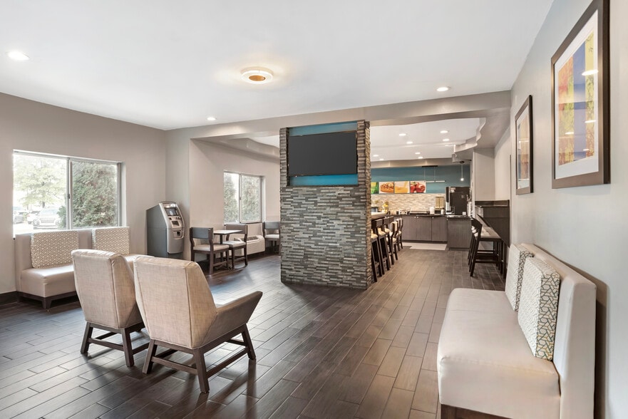 More Photos Of 707 Key Dr, Birmingham Hotel For Sale