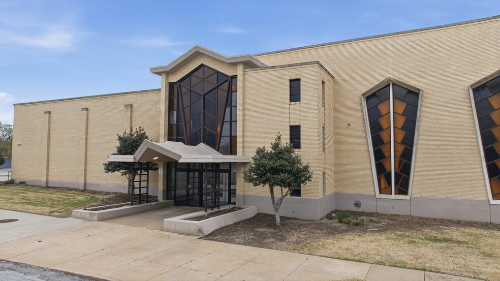 More Photos Of 1915 E 3rd St, Tulsa Religious Facility For Sale