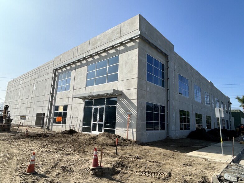 More Photos Of 926 Durfee Ave, South El Monte Distribution For Lease