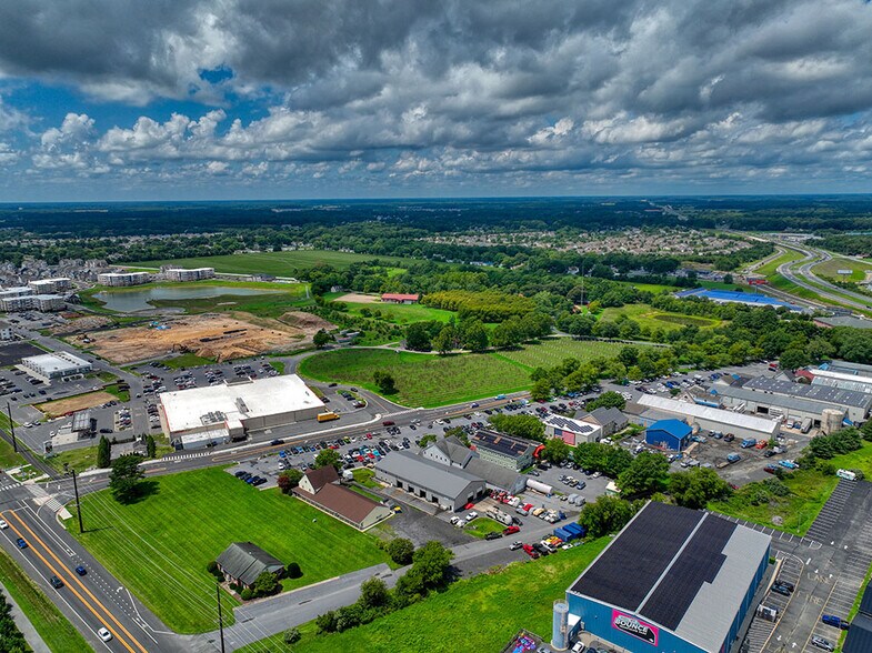 More Photos Of 17593 Nassau Commons Blvd, Lewes Flex For Sale
