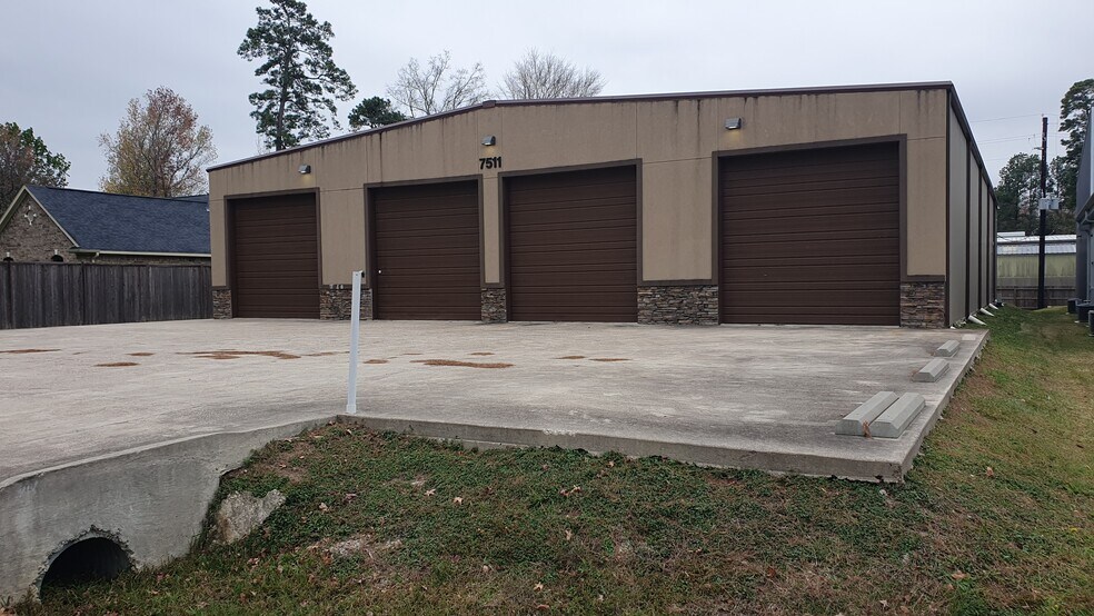 More Photos Of 7511 Oak Bluff Dr, Magnolia Warehouse For Sale