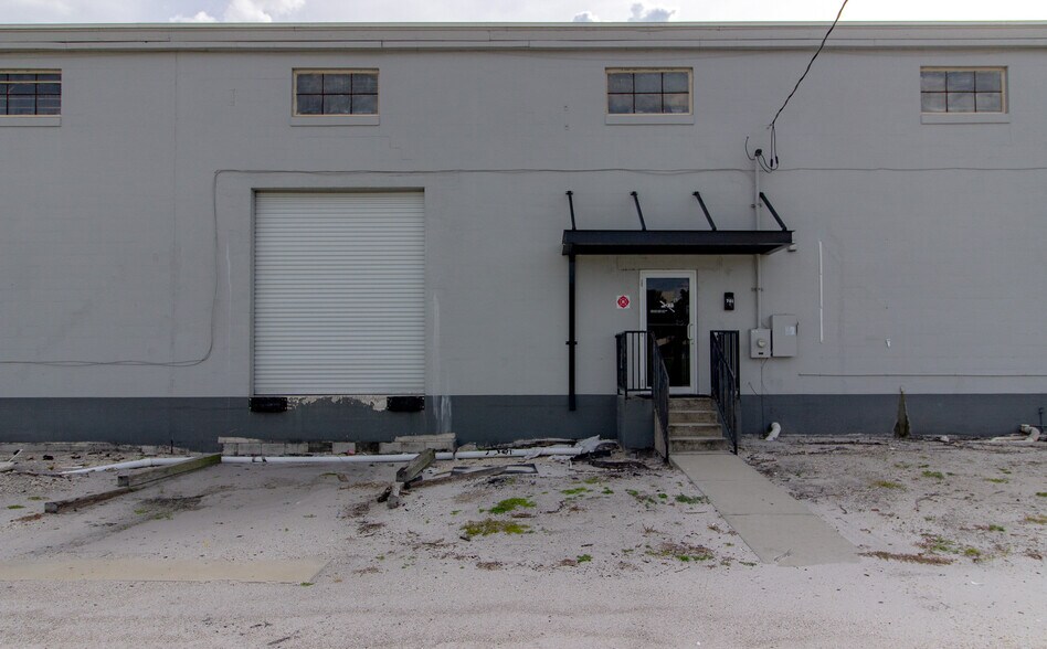 More Photos Of 701 NW 42nd St, Winter Haven Warehouse For Lease