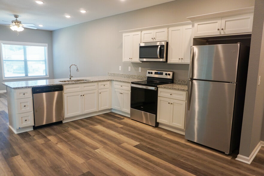 More Photos Of 404 W Matthews St, Brookland Apartments For Sale