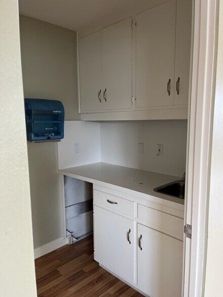 More Photos Of 275 W Madison Ave, El Cajon Medical For Sale