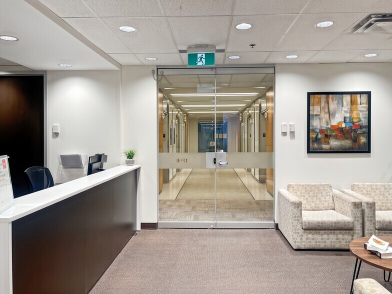 More Photos Of 500 Pl D'armes, Montréal Coworking Space