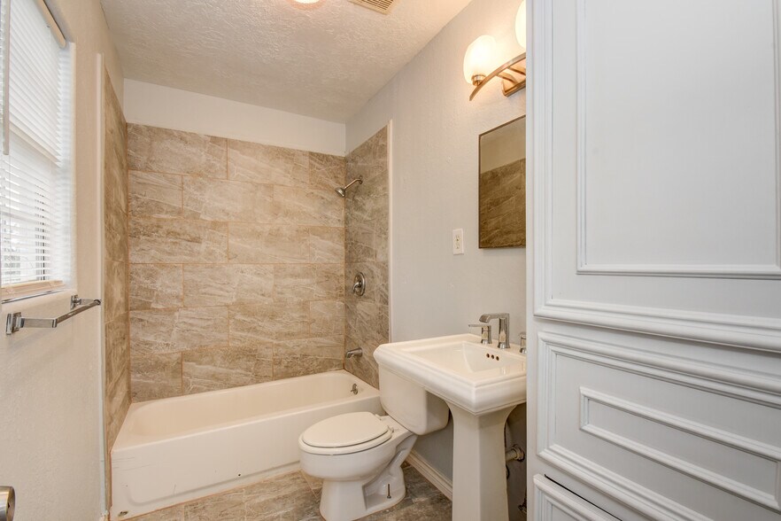 More Photos Of 2620 Delafield St, Houston Apartments For Sale