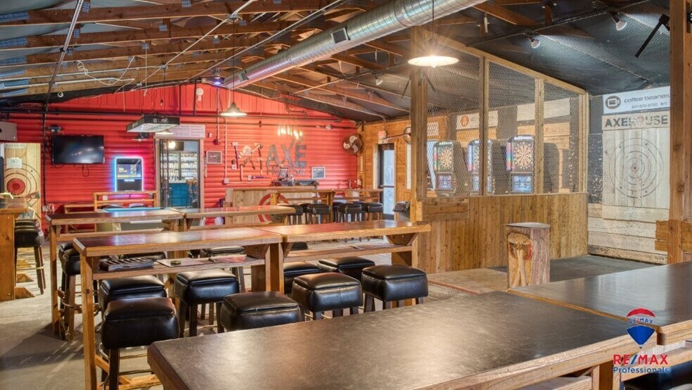 More Photos Of 5201 S Douglas Hwy, Gillette Bar For Sale
