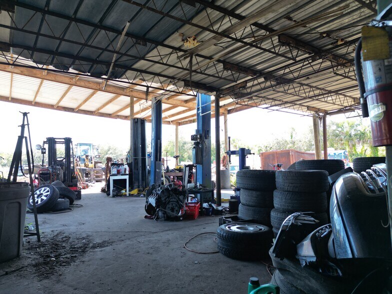 More Photos Of 18252 E Colonial Dr, Orlando Light Distribution For Lease