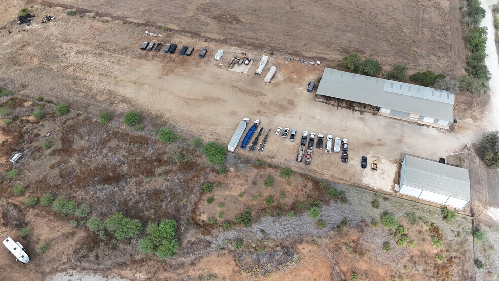 More Photos Of 204 Pr Cardinal Ln, Jourdanton Warehouse For Lease