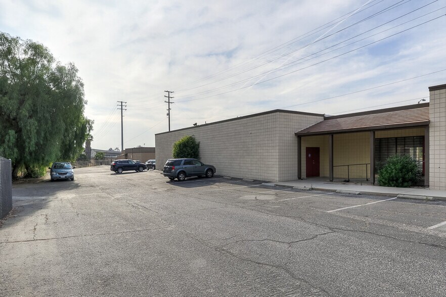 More Photos Of 817 W Colton Ave, Redlands Storefront For Lease
