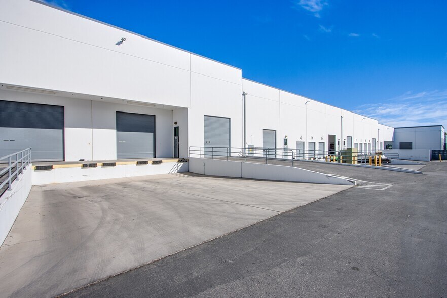 More Photos Of 570 W Cheyenne Ave, North Las Vegas Unknown For Lease