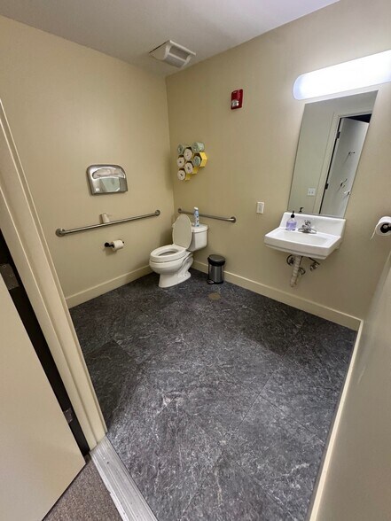 More Photos Of 637 Main St, Half Moon Bay Office For Lease