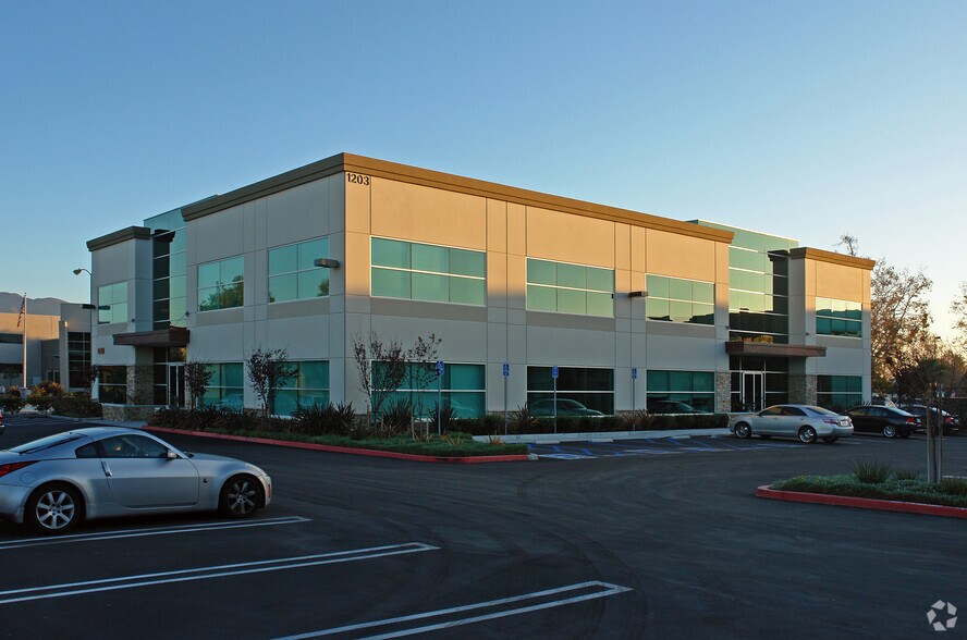 More Photos Of 1203 Flynn Rd, Camarillo Loft Creative Space For Lease