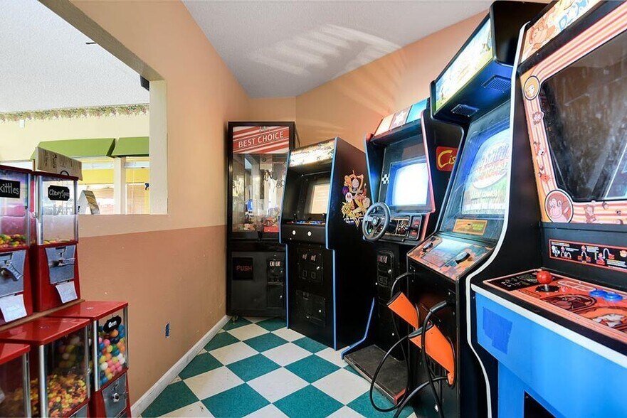More Photos Of 1939 Acacia Ave, Sutter Restaurant For Sale