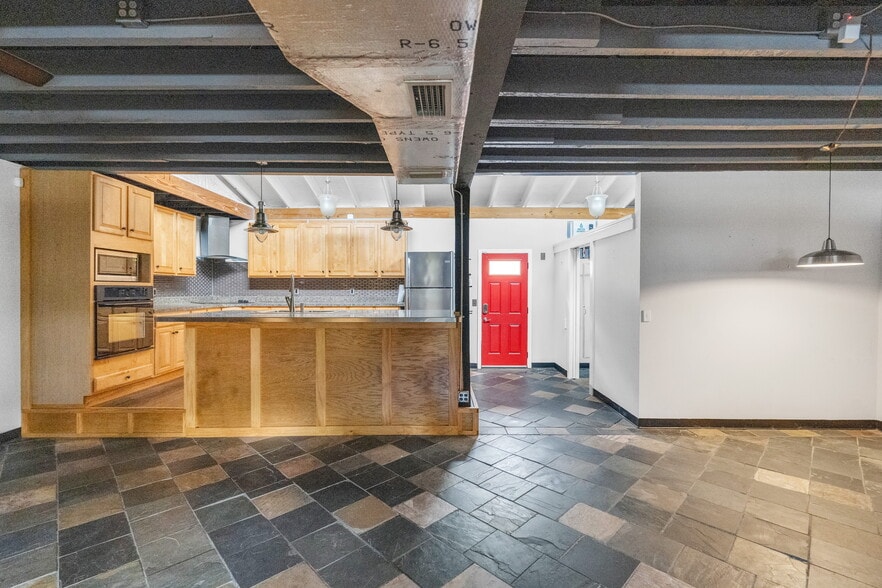 More Photos Of 1425 Walnut St, Jacksonville Freestanding For Sale