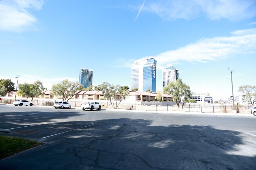 More Photos Of 4301 S Valley View Blvd, Las Vegas Warehouse For Lease