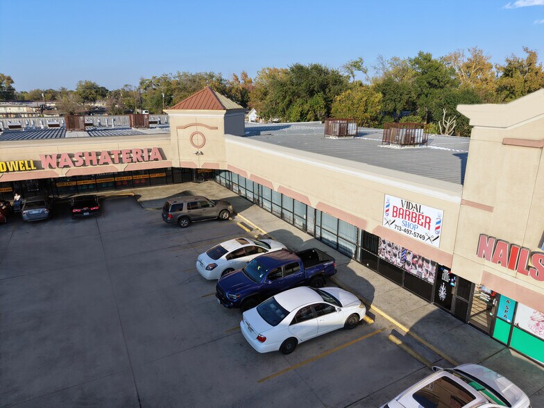 More Photos Of 239 W Tidwell Rd, Houston Unknown For Lease