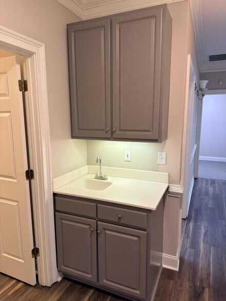 More Photos Of 3209 S Cherokee Ln, Woodstock Office For Lease