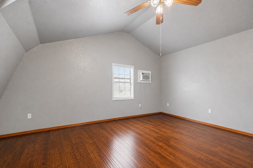 More Photos Of 10207 E Hwy 290, Fredericksburg Freestanding For Sale