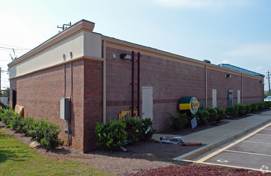 More Photos Of 534 Bullsboro Dr, Newnan Freestanding For Sale