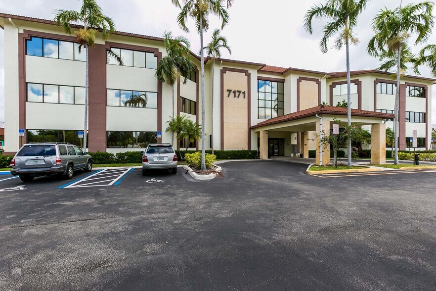 Primary Photo Of 7171 N University Dr, Tamarac Medical For Lease