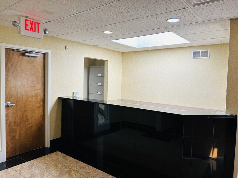 More Photos Of 3006 Glenmore Ave, Cincinnati Medical For Lease