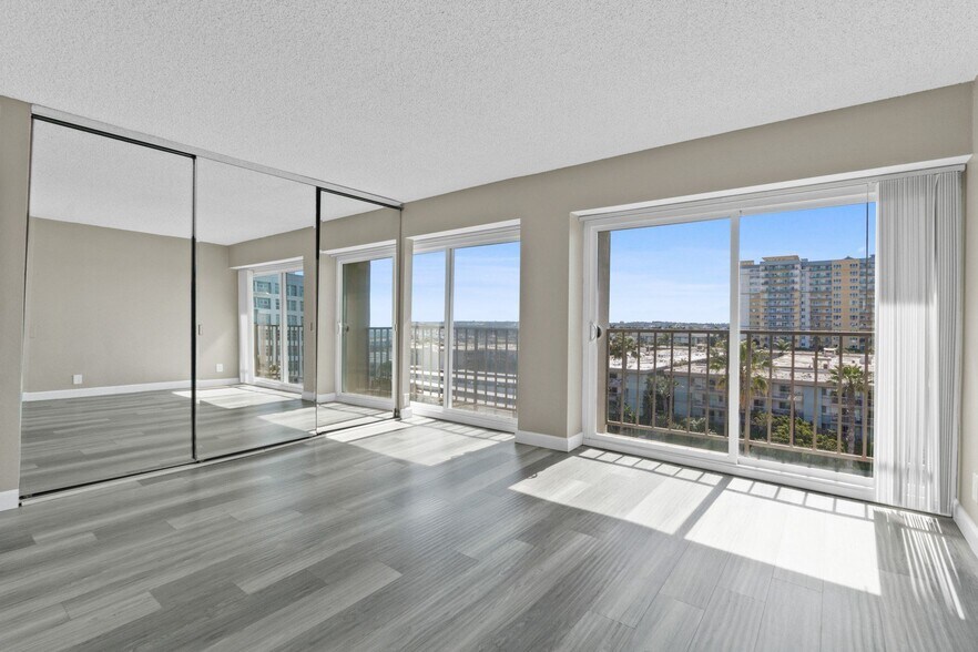 More Photos Of 415-425 Washington Blvd, Marina del Rey Apartments For Lease