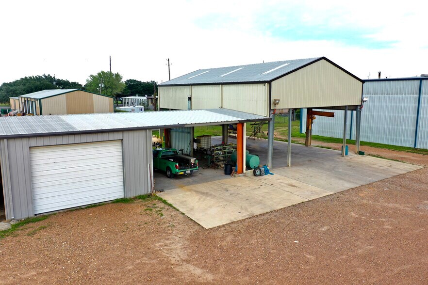 More Photos Of 4906 Houston Hwy, Victoria Light Distribution For Sale