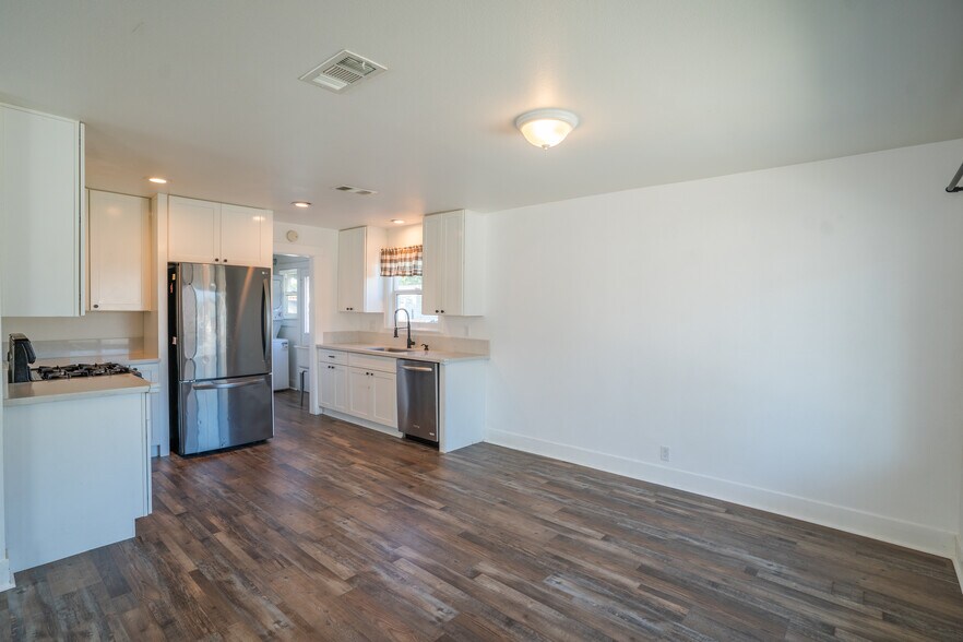 More Photos Of 912 E Commonwealth Ave, Fullerton Apartments For Sale