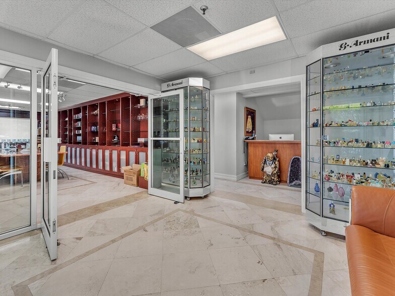 More Photos Of 8299 NW 30th Ter, Doral Warehouse For Lease