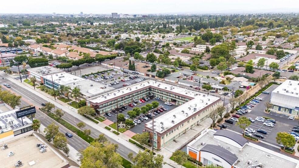 More Photos Of 1913 E 17th St, Santa Ana Office For Sale