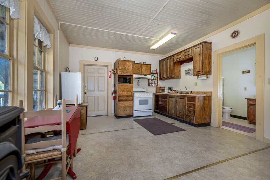 More Photos Of 15432 Washington Rd, Washington Storefront Retail Residential For Sale