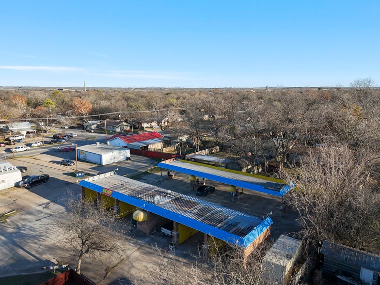 More Photos Of 805 Poindexter Ave, Cleburne Carwash For Sale