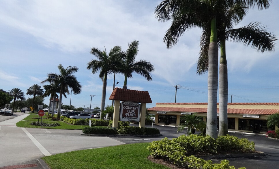 More Photos Of 3800 SE Dixie Hwy, Stuart Unknown For Lease