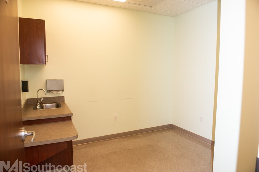 More Photos Of 1050 SE Monterey Rd, Stuart Medical For Lease