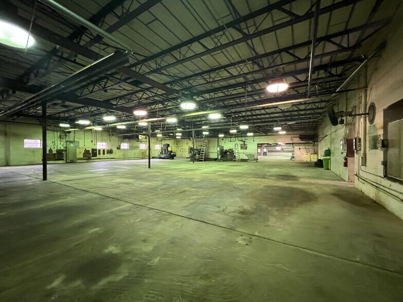 More Photos Of 1175 Bragg St, Honeoye Falls Warehouse For Lease