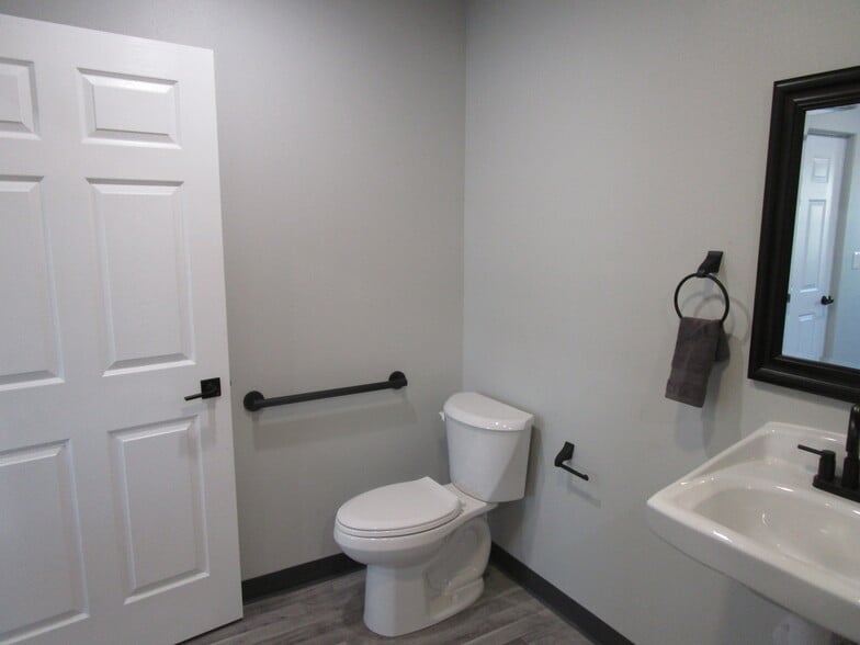 More Photos Of 365 Airlinks Dr, Garden City Industrial For Sale