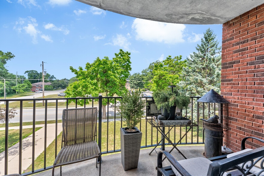More Photos Of 109 Division St N, Kingsville Apartments For Sale