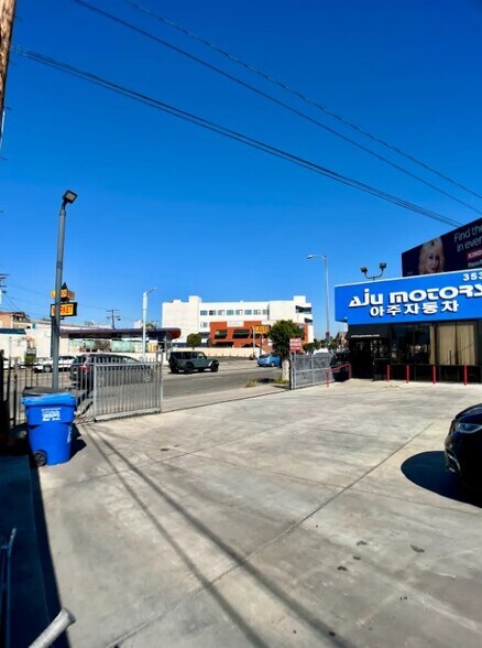 More Photos Of 3530 W Olympic Blvd, Los Angeles Storefront Retail Office For Lease